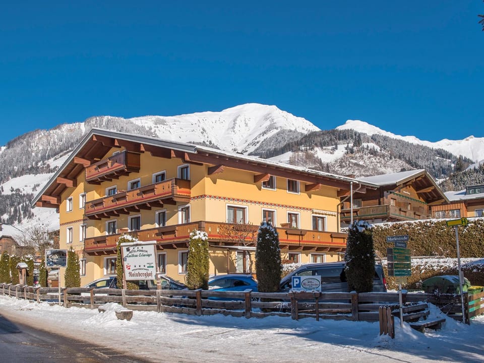 Property building, Facade/entrance, Winter