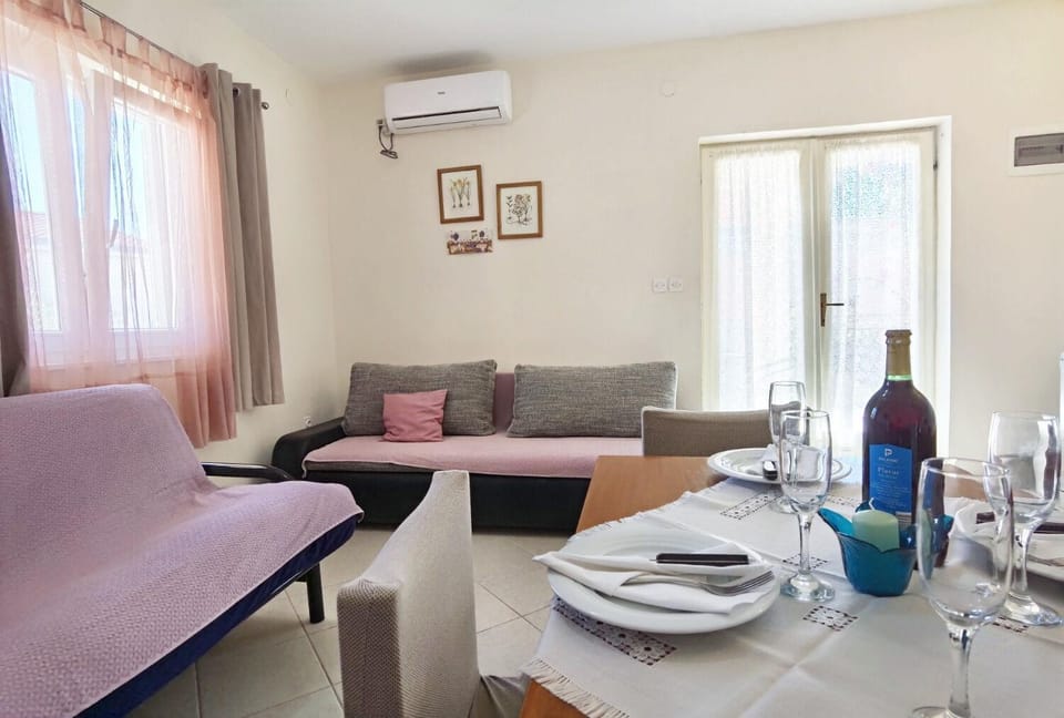 Living room, Other, Seating area, Dining area, air conditioner