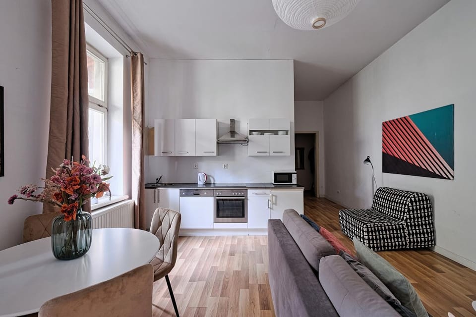 Kitchen or kitchenette, Living room, Seating area, Dining area, stove