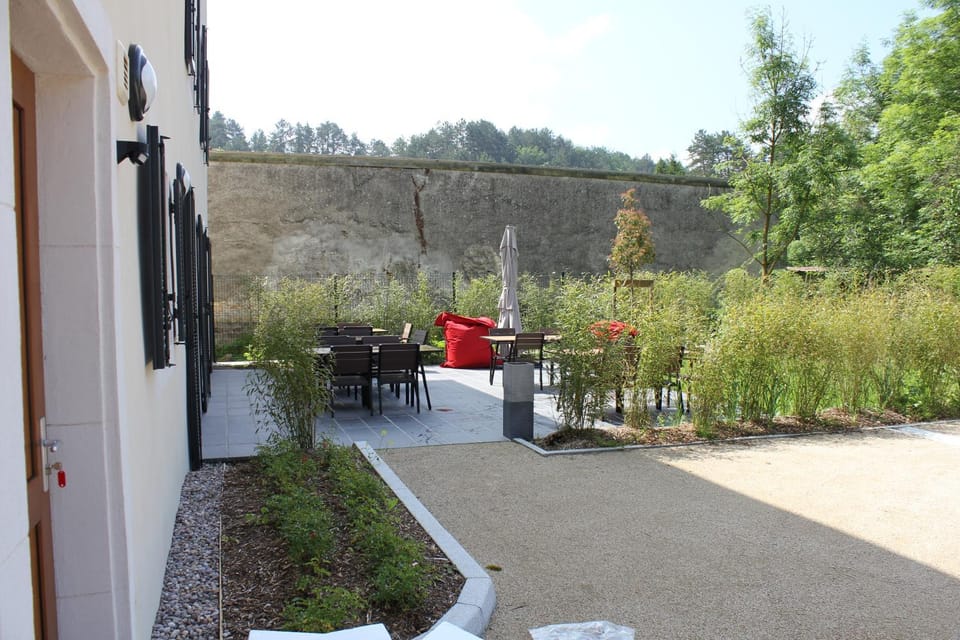 Day, Natural landscape, Garden, Dining area, Garden view