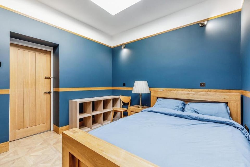 Belmont Deco Noir Ground Suite Pets Welcome Apartment in Bristol