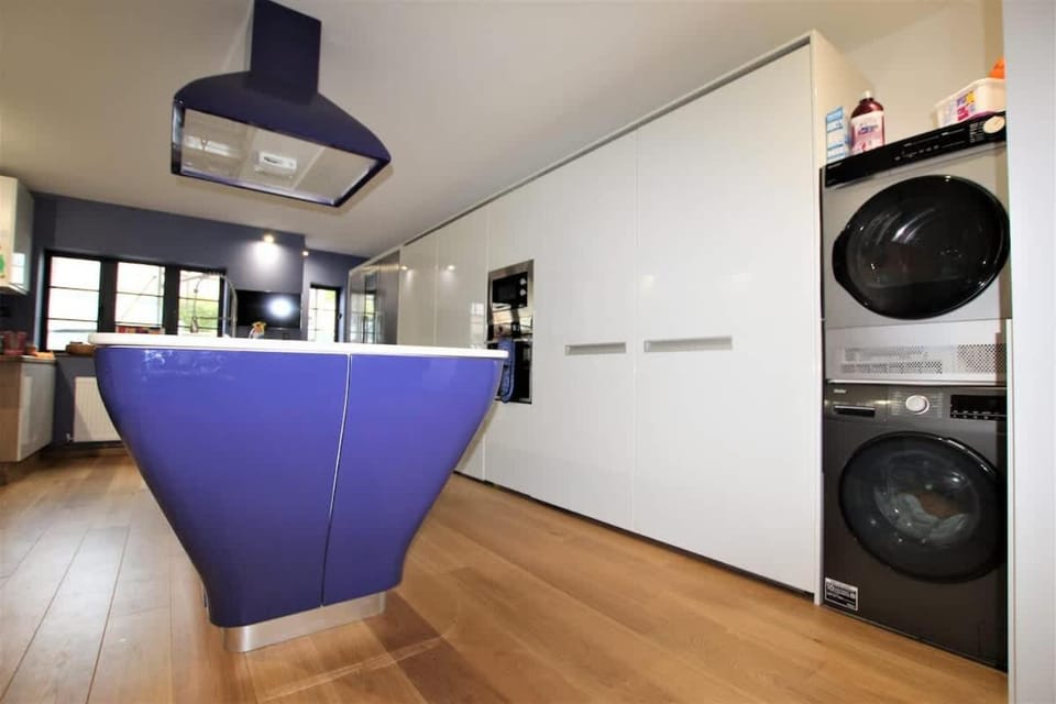 Belmont Deco Noir Ground Suite Pets Welcome Apartment in Bristol