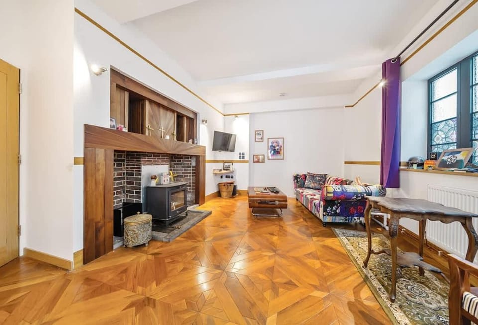 TV and multimedia, Living room, Seating area, pet friendly