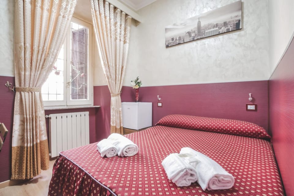 Bed, Photo of the whole room, Bedroom, internet, towels, air conditioner