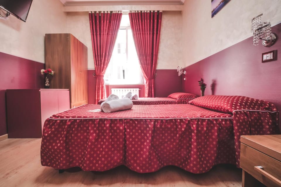 Bedroom, towels