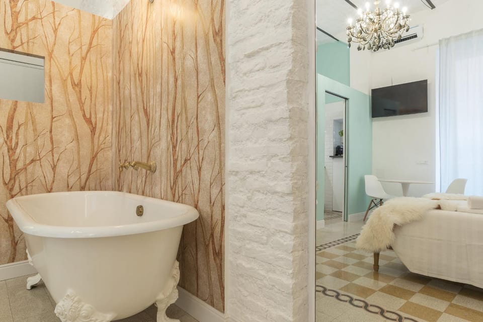 Romantic Vintage Colosseum Suite Apartment in Rome