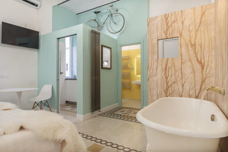 Romantic Vintage Colosseum Suite Apartment in Rome