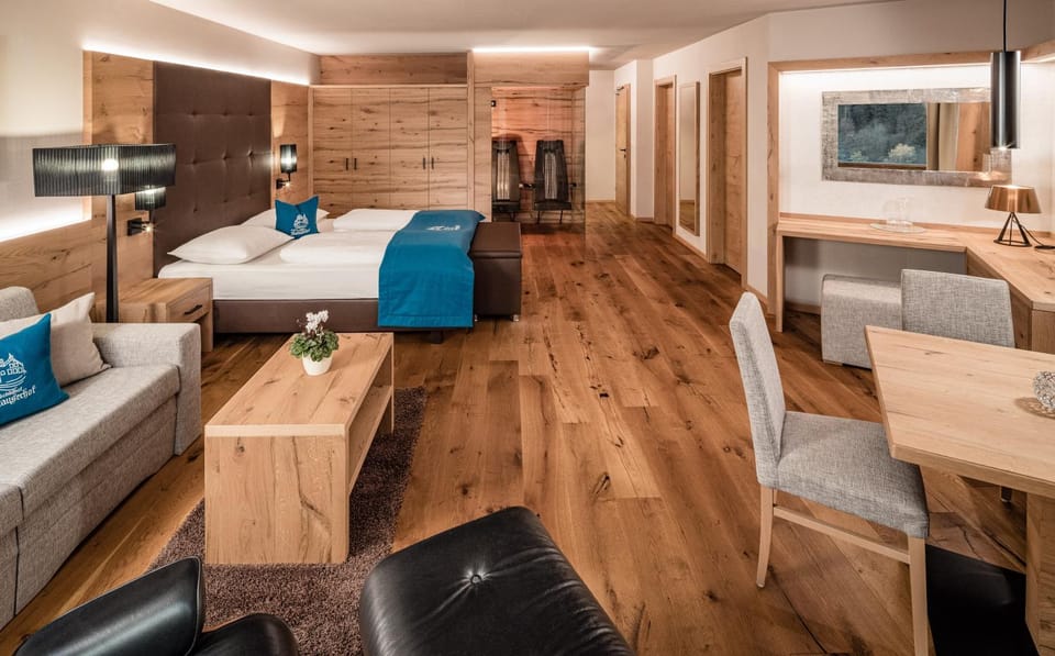 Bed, Living room, Photo of the whole room, Seating area, Bedroom