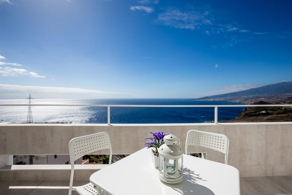 Day, Natural landscape, View (from property/room), Balcony/Terrace, Balcony/Terrace, Dining area, Mountain view, Sea view