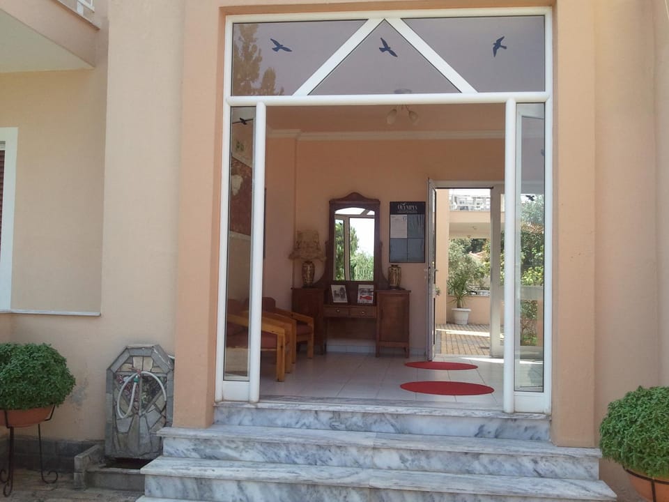 Facade/entrance