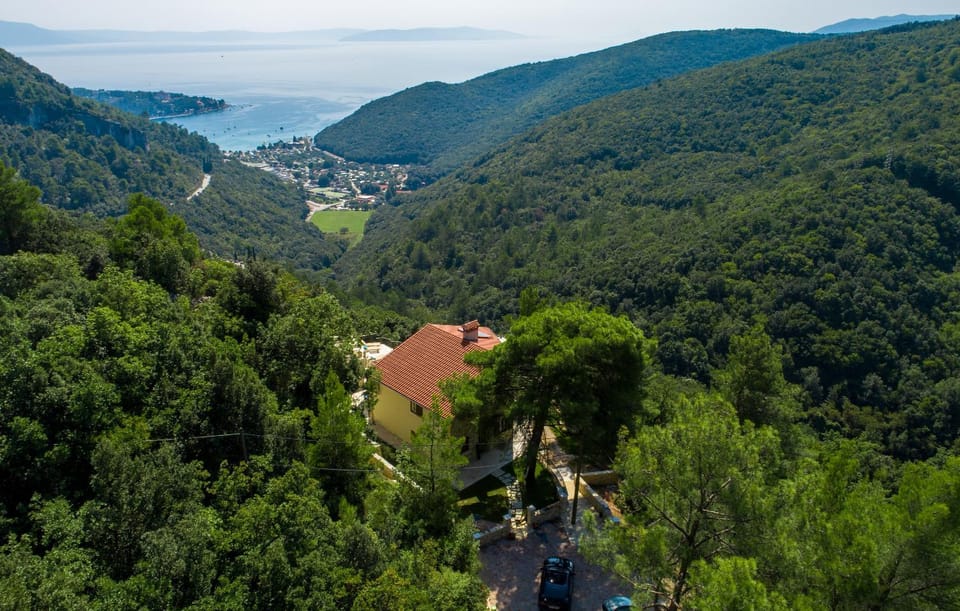 Neighbourhood, Natural landscape, Bird's eye view, Mountain view, Sea view