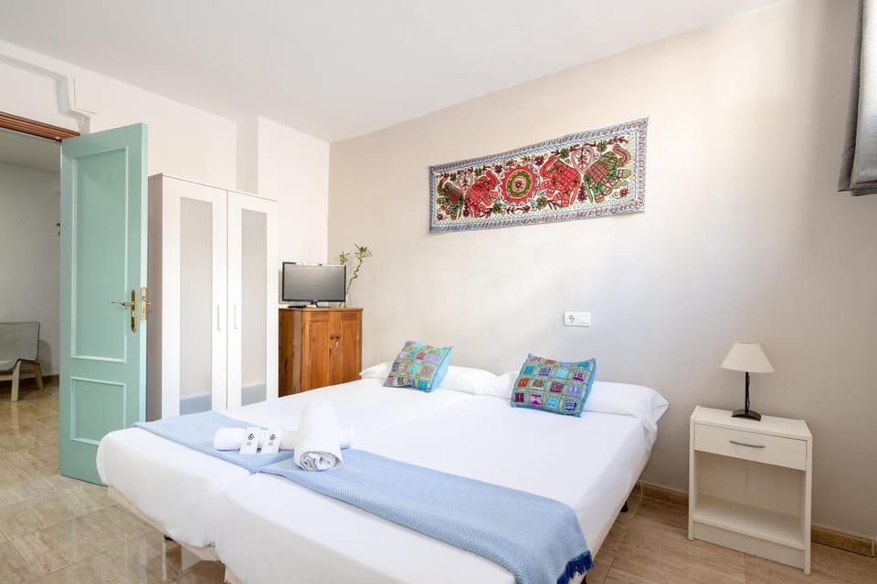 Bed, Photo of the whole room