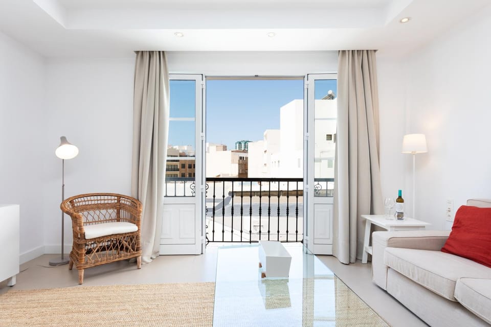 View (from property/room), Balcony/Terrace, Living room, Photo of the whole room, Seating area