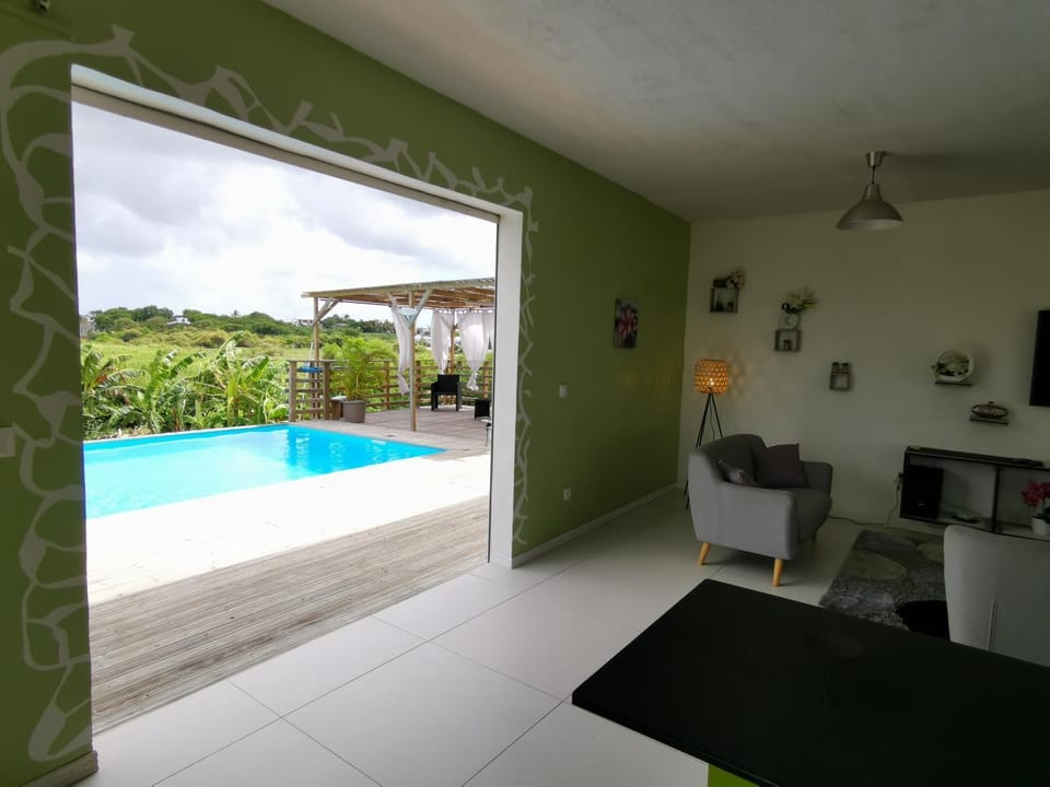 Garden view, Pool view, Swimming pool, sunbed