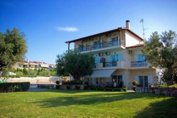 Facade/entrance, Garden