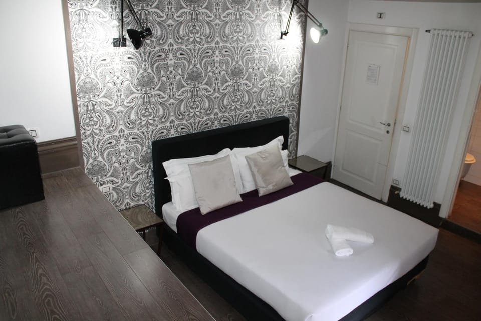 Photo of the whole room, Decorative detail, Bedroom