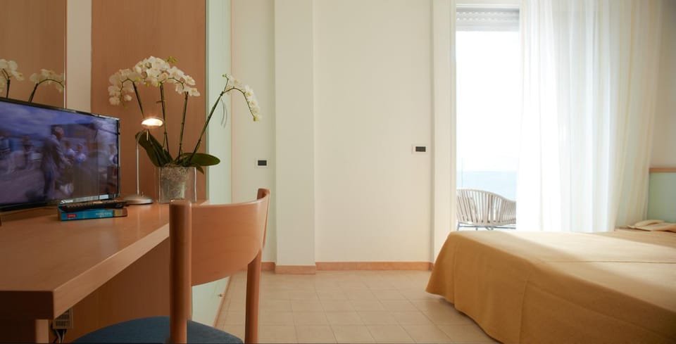 Bed, TV and multimedia, Bedroom, Sea view