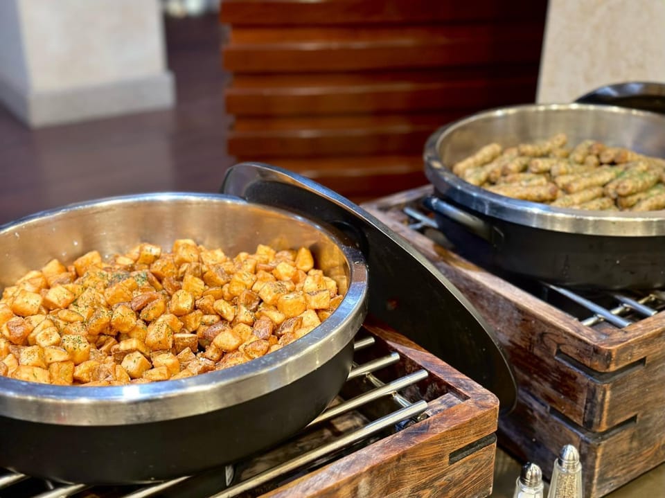 Restaurant/places to eat, Breakfast, Buffet breakfast, American breakfast