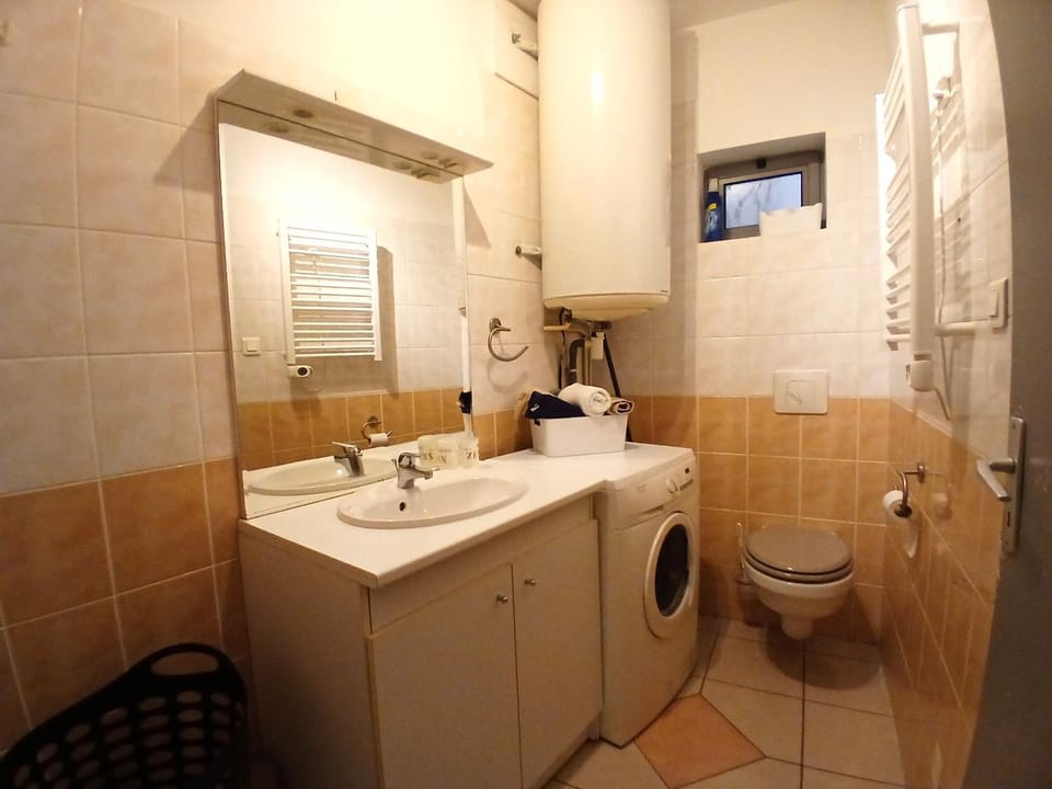 Grand T2 en plein centre avec parking gratuit Apartment in Nimes