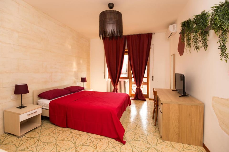Bed, TV and multimedia, Photo of the whole room
