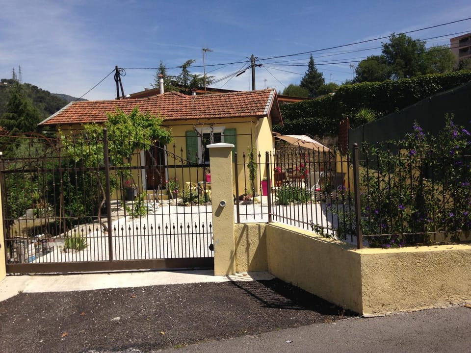 Le 43 House in 06340 La Trinité, France