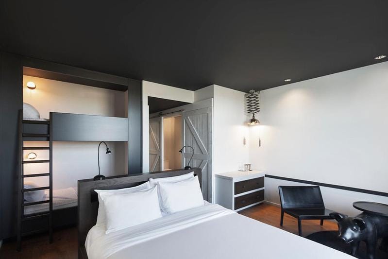 Bedroom, bunk bed