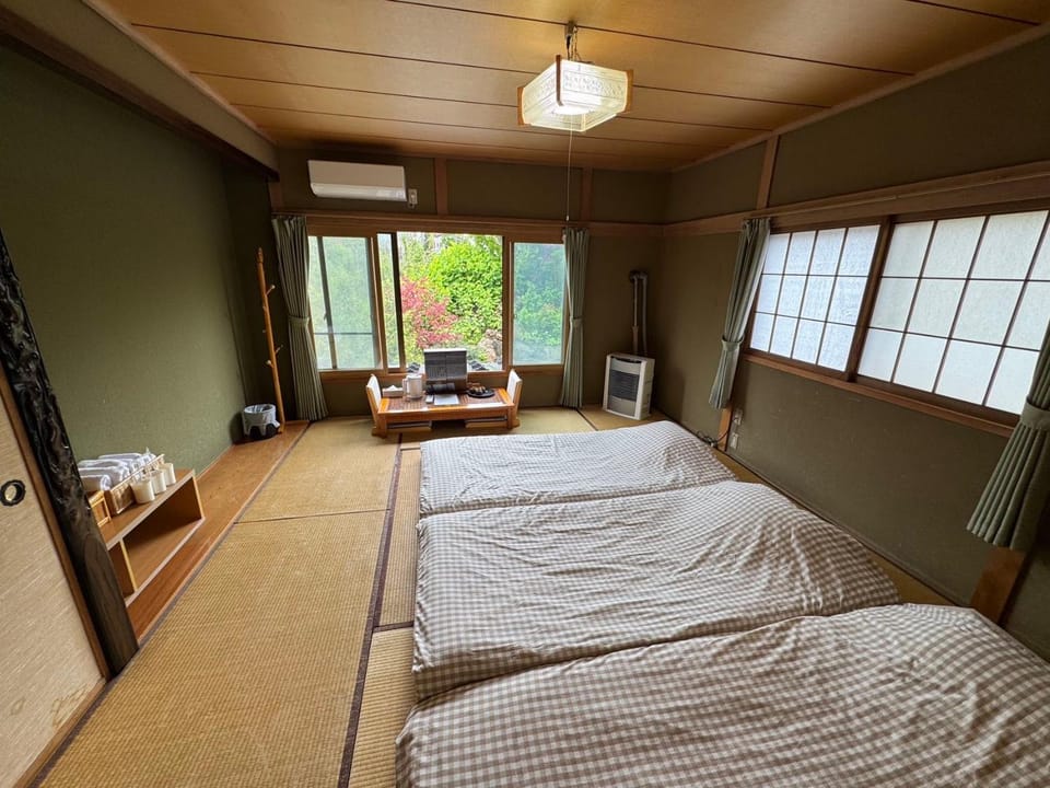 Bed, Photo of the whole room, Bedroom, air conditioner