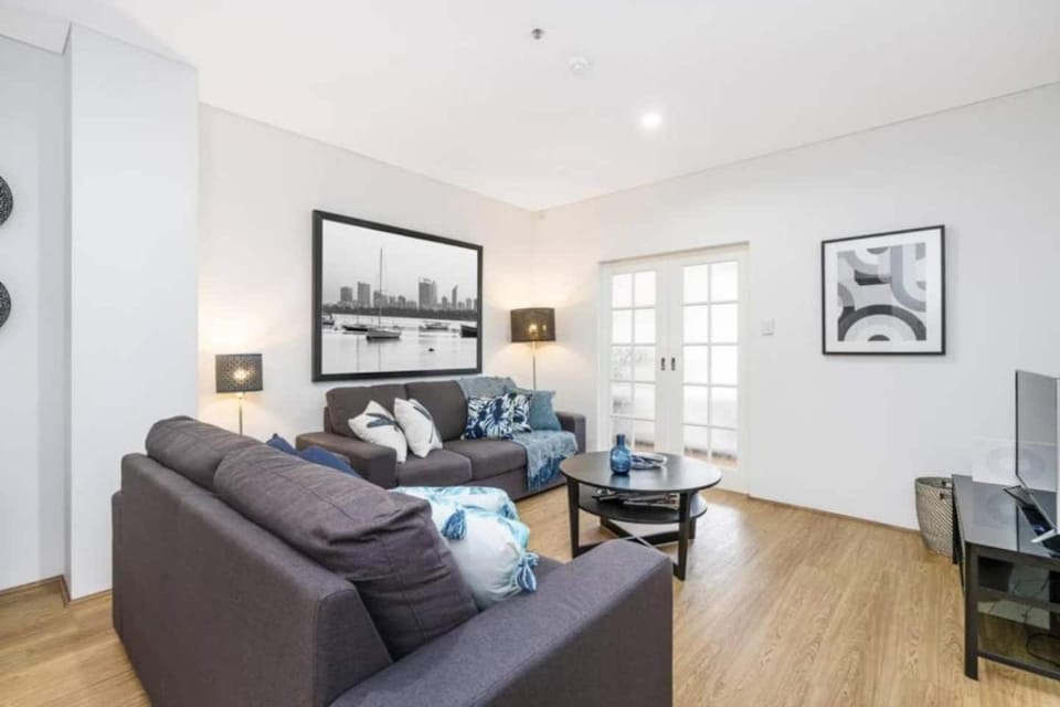 504 - Perth CBD Huge 1BR 1BA Beauty Apartment in Perth