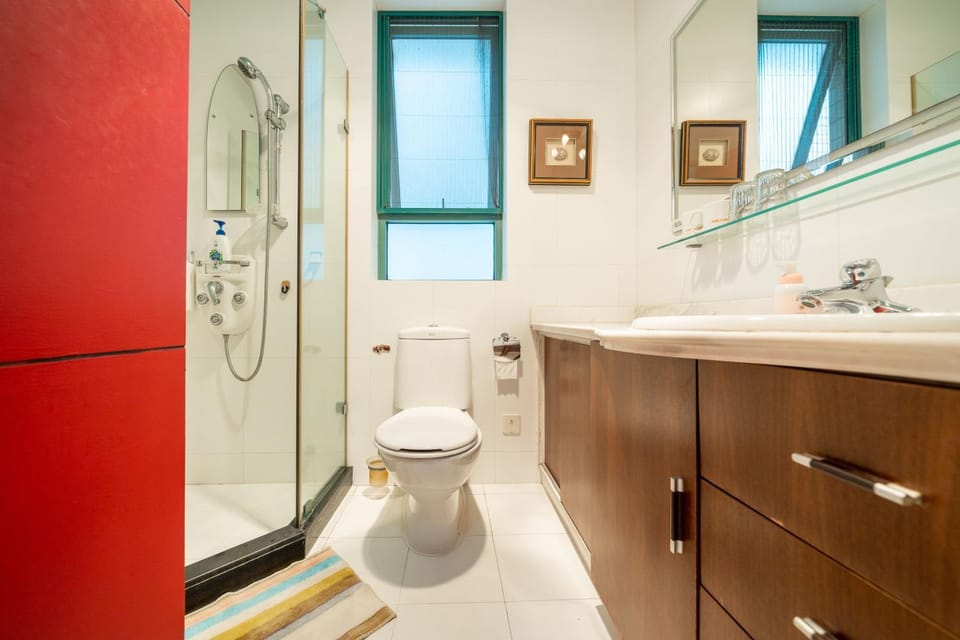 Shower, Toilet