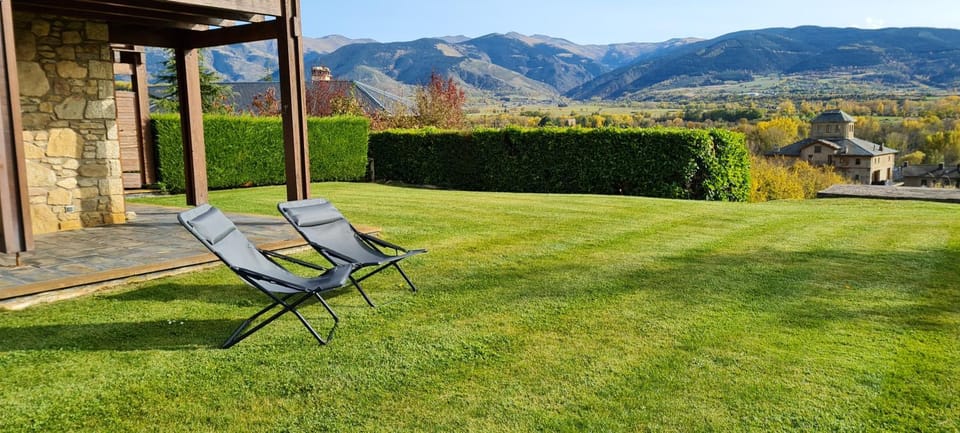 Casa con encanto, jardín, vistas y piscina Chalet in Cerdanya