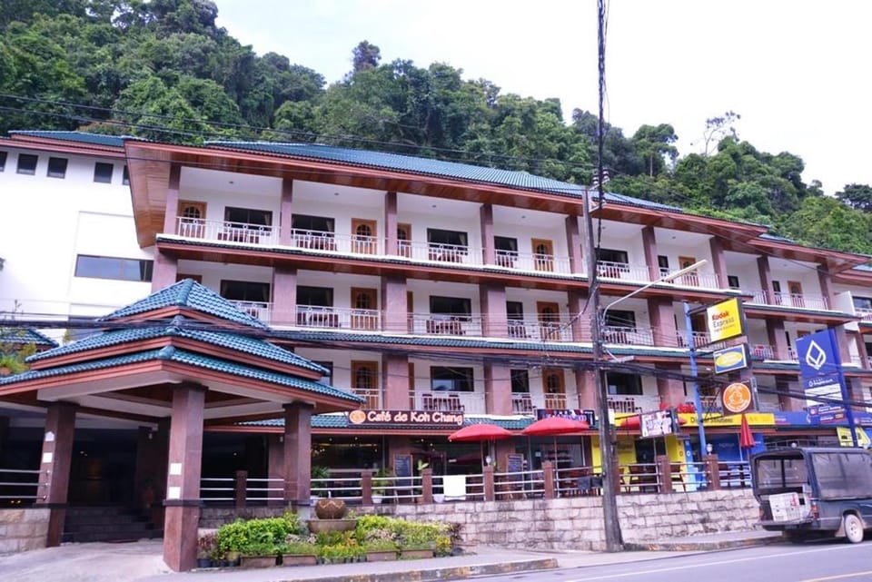Facade/entrance