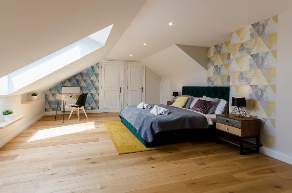 Bed, Photo of the whole room, Bedroom