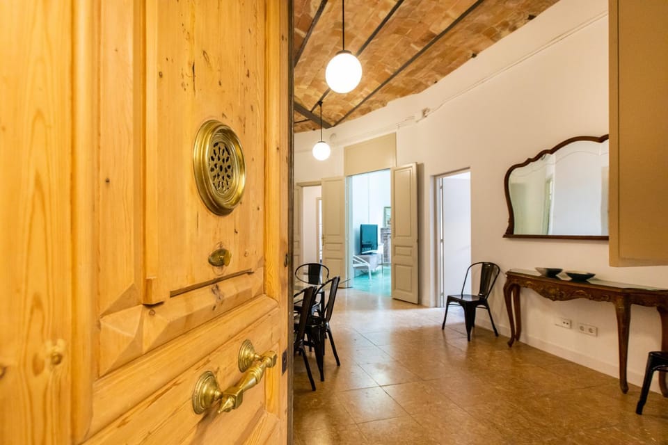 Facade/entrance, Dining area