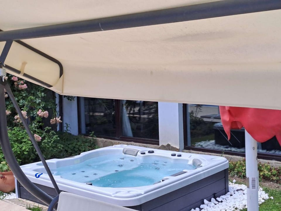 Day, Natural landscape, Hot Tub