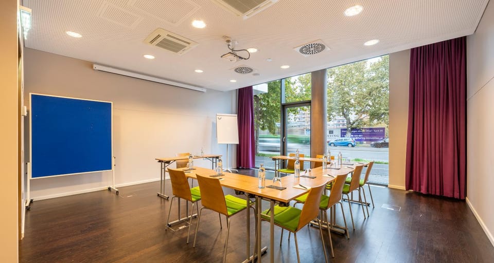 Meeting/conference room
