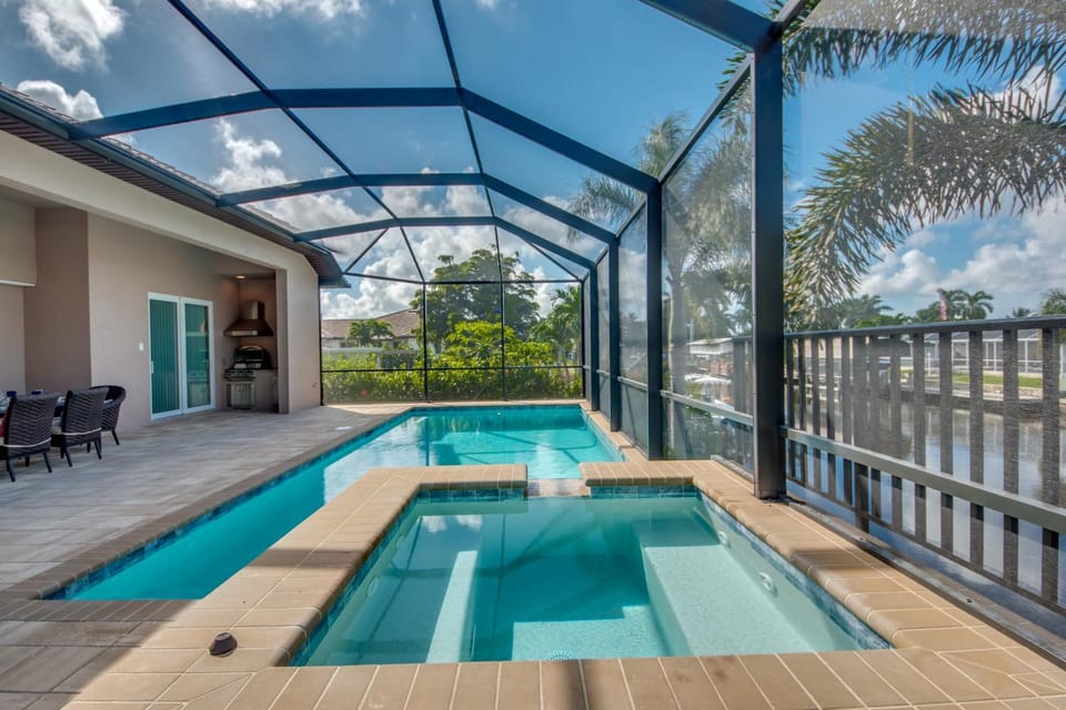 Villa Mayfair, Cape Coral House in Cape Coral