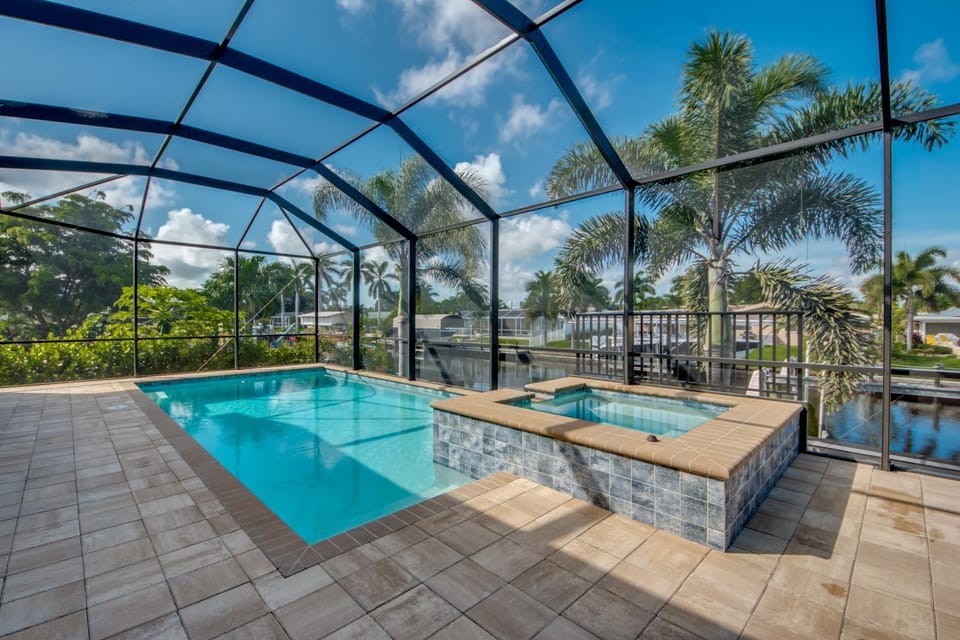 Villa Mayfair, Cape Coral House in Cape Coral