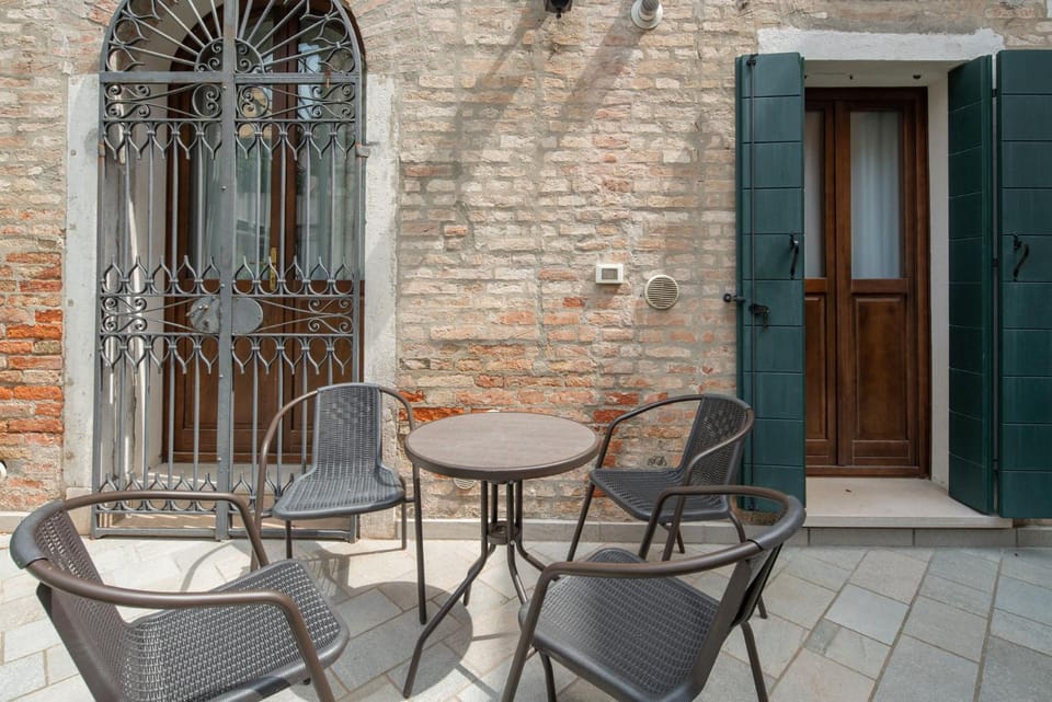 Patio, Balcony/Terrace, Seating area