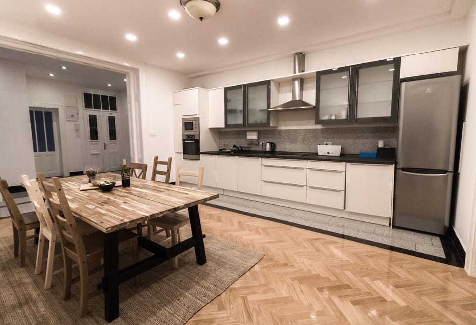 Toilet, Kitchen or kitchenette, Communal kitchen