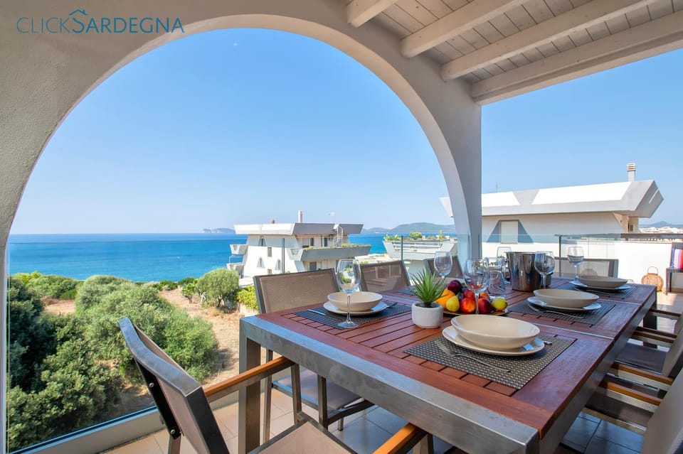Natural landscape, Balcony/Terrace, Dining area