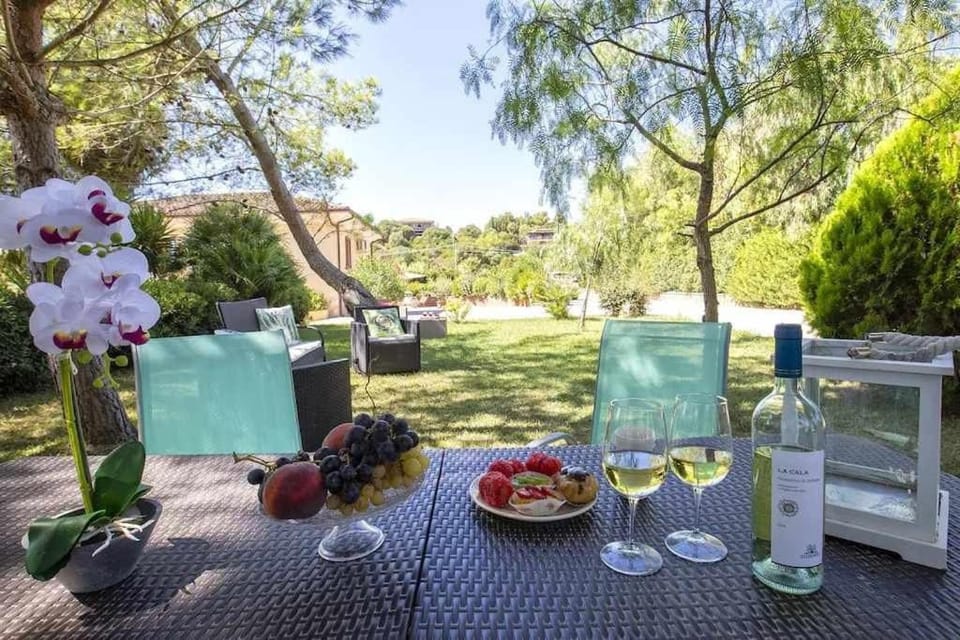 Alghero Villa Mistral per 7 persone Terrazza BBQ AC WiFi Villa in Sardinia