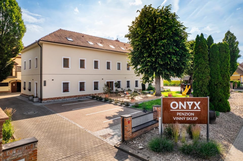 Property building, Day, Location