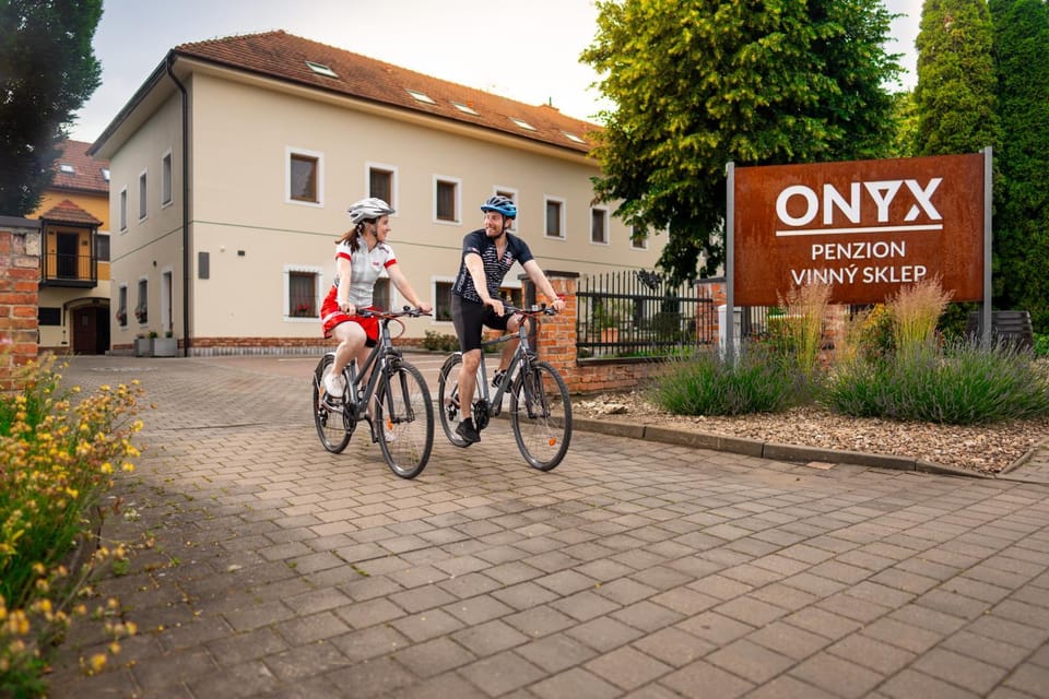 Property building, Day, People, Cycling, Street view, group of guests