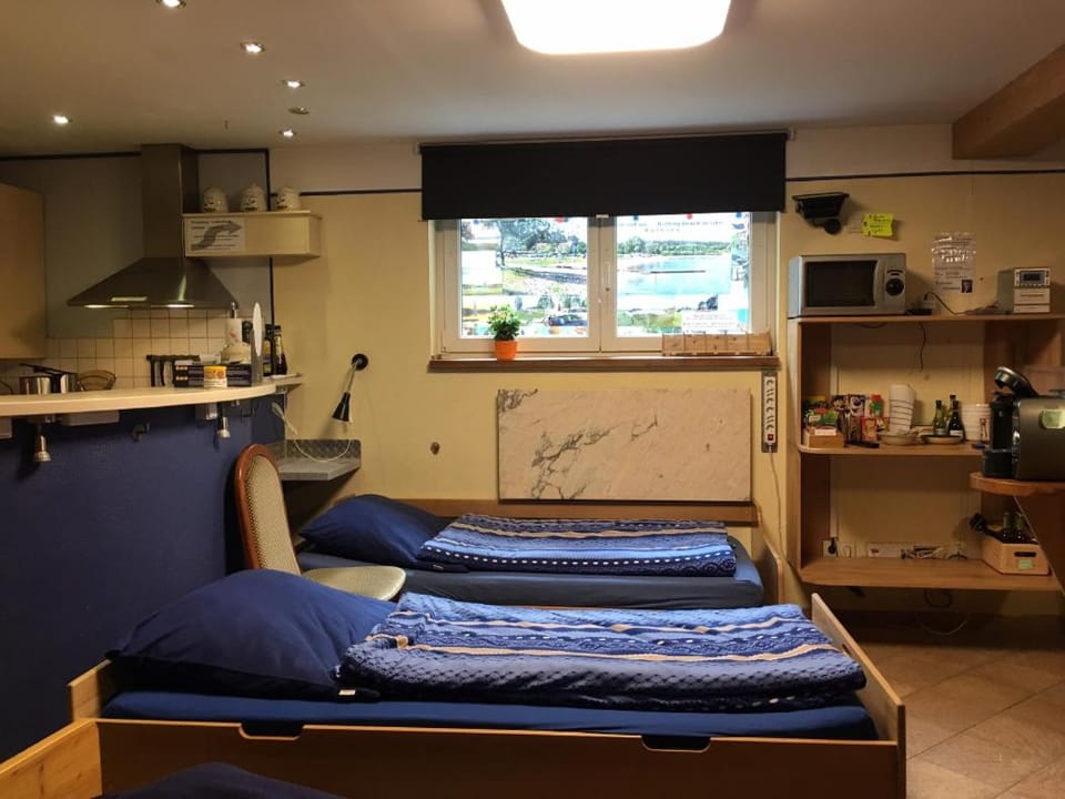 Bed, Living room, Photo of the whole room, Decorative detail, Bedroom, On site