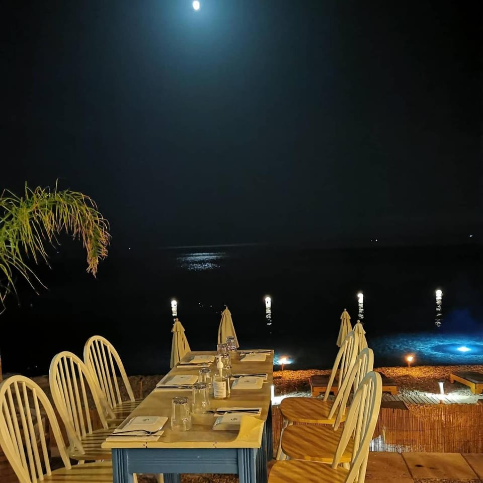 Restaurant/places to eat, View (from property/room), Lounge or bar, Beach