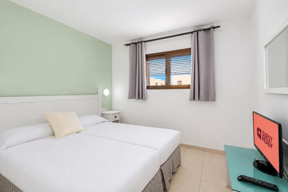 GuestReady - Bright Retreat with Outdoor Pool Apartment in Corralejo