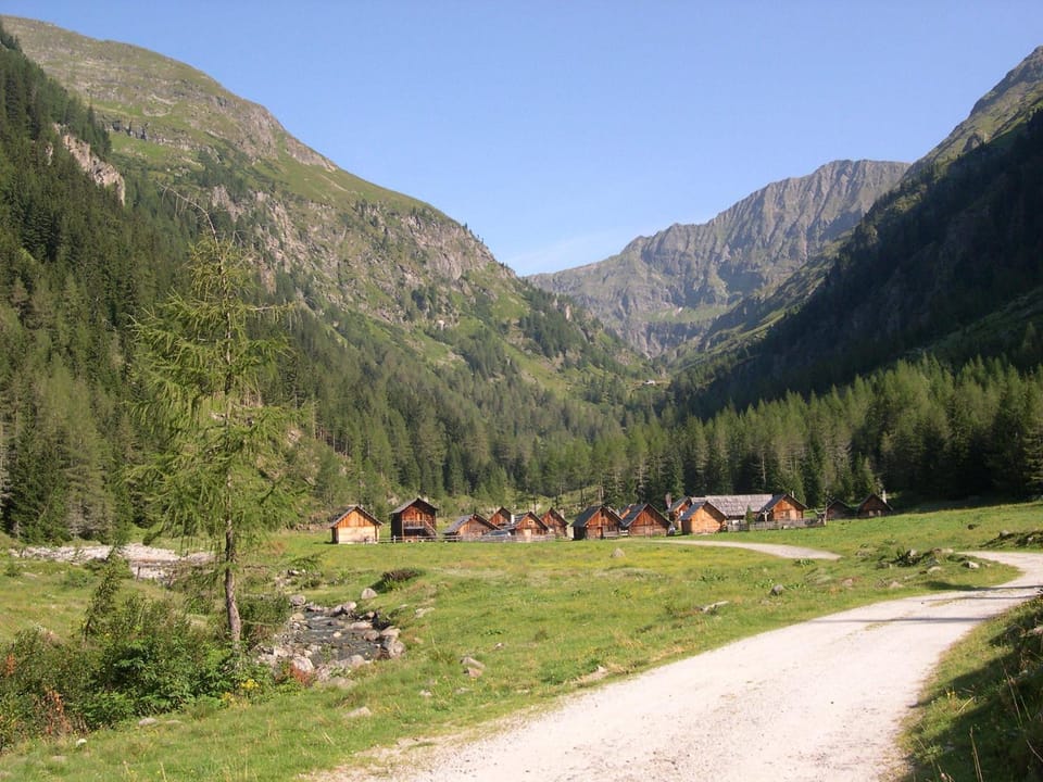 Summer, Hiking, Area and facilities