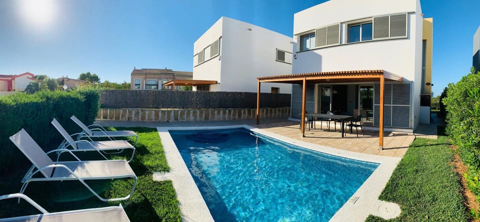 Property building, BBQ facilities, Garden, Garden view, Pool view, Swimming pool, Swimming pool
