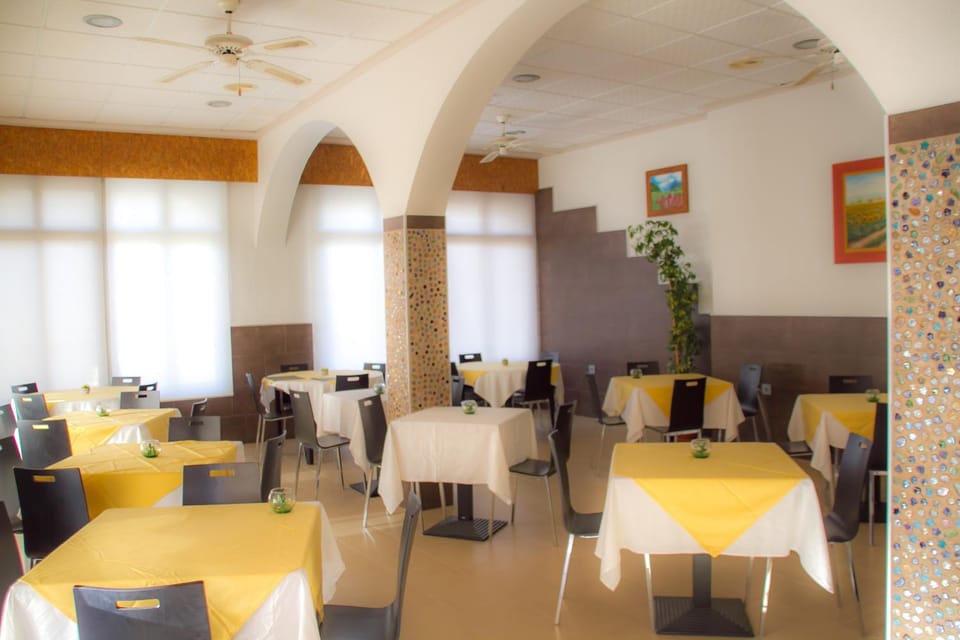Day, Lounge or bar