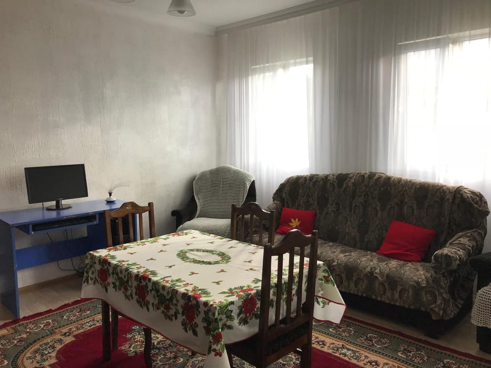 TV and multimedia, Coffee/tea facilities, Living room, Seating area